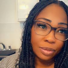 The last time I saw this my under-30 friend, she wore a cascade of  Colombian weave. I told her straight: "It's brainwashing to parade another  woman's hair in Africa's scorching sun—letting synthetic