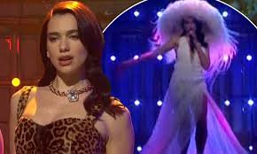 See more of dua lipa on facebook. Dua Lipa Goes High Fashion In Glamorous Gowns For Saturday Night Live Performances Daily Mail Online