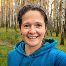 Leanne Avery's Instagram, Twitter & Facebook