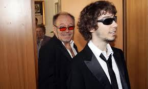 Aktuelle preise für produkte vergleichen! Vasco Rossi Questi Sono I Miei Figli La Mia Famiglia Caffeina Magazine