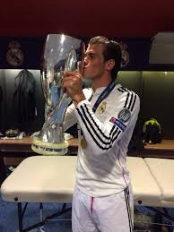 Real madrid fans eventually fell out of love with gareth bale but it must never be forgotten that the welshman. Gareth Bale On Twitter First Trophy Of The Season Cardiff Crowd Were Amazing Special To Play With Realmadrid In My Home Town Halamadrid Http T Co Dcne5agjfb