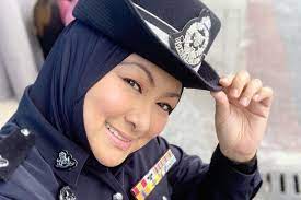 Abby abadi is an actress, known for gerak khas the movie (2001), gerak khas the movie ii (2002) and gk3: Kembali Berlakon Abby Abadi Lebih Berjaga Jaga Tentang Solat Dan Solekan Di Set Penggambaran Hiburan Mstar