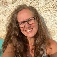 Penelope Henderson's Instagram, Twitter & Facebook