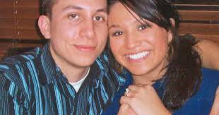 Peek, Willis to marry Aug. 16