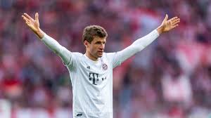 Download 6 free fonts here. Fc Bayern Star Thomas Muller Ohne Fussball Kunst Zur Weltklasse Eurosport