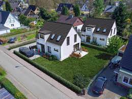 Ahrensburgs nördlichster stadtteil bietet einfamilienhäuser, doppelhaushälften und reihenhäuser. Haus Zum Verkauf Lilienweg 2 22926 Ahrensburg Stormarn Kreis Mapio Net
