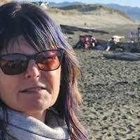 Jen Hutchison's Instagram, Twitter & Facebook