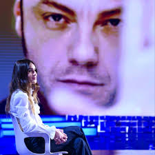 Benvenuti a #Verissimo! 😍 Lo stavamo aspettando tutti ed è arrivato il  momento di vivere grandi emozioni con... Tiziano Ferro 🎶