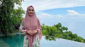 The rane family live a wealthy lifestyle in their native goa along with three daughters, one of whom is none other than kartika, who was born on march 17th. Ycdpslzy5vv 6m