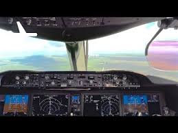 These are but a few of the many new comforts and technologies of the new boeing 787, the radical future of commercial flight that will soon be at airports everywhere. Boeing 787 8 Dreamliner Cockpit Landing In Mexico Youtube