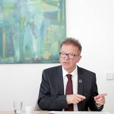 Ein paukenschlag, wie anschober heute sagt. Rudi Anschober On Twitter Durch Die Coronakrise Hat Sich Die Lage Bei Den Tiertransporten Verscharft Tierschutzer Berichten Uns Von Teilweise Staus Und Stundenlangen Wartezeiten An Den Grenzen Rudi Anschober Hat Deshalb Einen