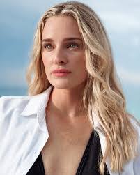 Emily Rees's Instagram, Twitter & Facebook