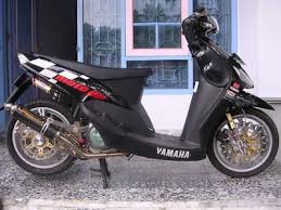 Pada tahun 2009 terdapat banyak sekali hasil modifikasi dari motor mio sporty yang seringkali diunggah ke internet, mulai dari yang simple sampai yang terlihat paling keren yang dapat sobat lihat fotonya di bawah ini sebagai bahan referensi kalian. Cara Modifikasi Motor Mio Sporty 2009 2011 Simple