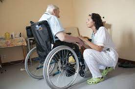 Accompagnamento a scuola o nelle attività sportive, ludiche e ricreative. Nella Casa Di Riposo Assistiamo 70 Anziani E Invece Degli Infermieri Facciamo Gli Oss