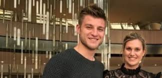 Once i reached 100 matches played with him i feel able to write a review about wout. League Of Wags Ubersicht 2018 2019 Vfl Wolfsburg