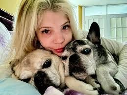 Heather Peavy's Instagram, Twitter & Facebook