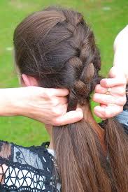 Das flechten der haare ist ganz leicht: Franzosischer Zopf Anleitung Franzosischer Zopf Selber Flechten Bauernzopf Flechten Franzosischer Zopf Anleitung Bauernzopf Franzosischer Zopf Selber Machen