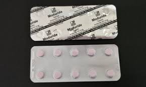 Penyakit tekanan darah tinggi disebabkan oleh perpaduan beberapa faktor, yaitu usia tua, faktor keturunan, dan gaya hidup kurang sehat, seperti terlalu banyak mengonsumsi garam, kurang olahraga, sering stres, atau merokok. Ubat Darah Tinggi