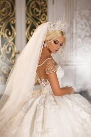 Du bist auf der suche nach dem idealen brautkleid? 39 Brautkleider Glitzer Ideen In 2021 Braut Kleider Hochzeit Hochzeitskleid