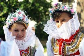 Slovácko je bohaté na lidové kroje, zvyky a obyčeje, lidové písně, hudbu a slovesnost. Hanacke Slovacko Kroj Folk Costume Costumes Culture