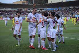 Hagl dannes av underkjølte vanndråper som fryser rundt en kondensasjonskjerne, som et støvfnugg eller en annen haglpartikkel. B20w2akzhumaxm