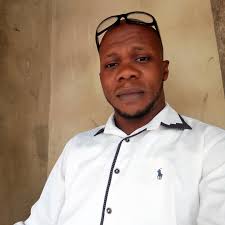 Bruno Fernandes has blamed the REFEREE for his penalty miss against Fulham,  saying Chris Kavanagh "triggered" him by accidentally walking into him  before taking the kick. 😂 “I was upset. As a