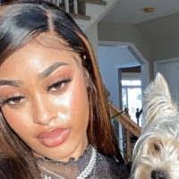 Lia Morris's Instagram, Twitter & Facebook