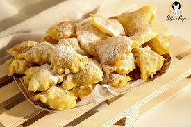 I bussolai sono dei biscotti tipici della zona di burano a forma di s. Rufioi Dolci Tipici Di Verona Storia E Tradizione In Tavola