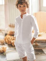 Ce bermuda en jean blanc est l'allié parfait pour se marier avec tout le dressing des garçons. Bermuda Garcon Basile Garcon Vetement Et Deco Cyrillus
