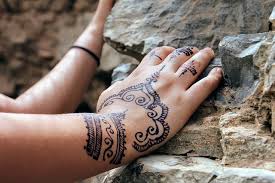 Within this instructable i will be teaching you the basic skills to design and create your own henna tattoo. 9 Diy Henna Tattoo Designs Craft Schmaft