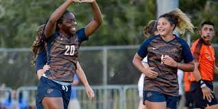Gallery Story Utep Soccer Starts Season In Dominating Fashion Beating Lubbock Christian 6 1 El Paso Herald Post Soccer Team Soccer Performance