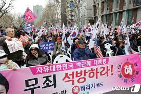 아스팔트 태극기부대 비판에 김종인 반응은. íƒ„í•µ2ì£¼ë…„ íƒœê·¹ê¸°ë¶€ëŒ€ í—Œìž¬ ì•žìœ¼ë¡œ ë°•ê·¼í˜œ ì„ë°© ì¢…í•©