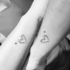 L 39 Immagine Puo Contenere Una O Piu Persone E Primo Piano Bestie Tattoo Simplistic Tattoos Tiny Heart Tattoos