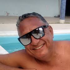 Marisa Vértulo Brandão, mais conhecida como Marisa Gata Mansa (Rio de  Janeiro, 27 de abril de 1933 — Rio de Janeiro 10 de janeiro de 2003), foi  uma cantora e compositora brasileira.