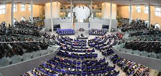 Die abgeordneten sind politiker und gehören verschiedenen parteien an. The German Parliament And The Parties