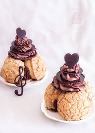 St Honore Is A French Dessert Made With Profiterole Filled With Pastry Cream Or Diplomate Cream Or Whipp French Desserts Healthy Sweets Recipes Desserts