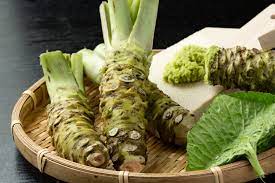 If hubert was familiar enough with japanese cuisine to prepare a meal for his date, he should not have been surprised at the sight of wasabi, a well known condiment, while eating with momo. Die Wasabi Luge Wieso Echter Wasabi So Selten Ist Grizzly Foods
