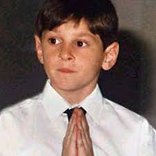 يتذكر الفنان محمد كريم العيد وهو صغير حيث كان يصحو مبكراً لصلاة العيد ثم يذهب بصحبة والده لزيارة الأقارب والأهل ميسي يبهر اليابانيين بهدف في مرمى صغير. ØµÙˆØ± Ù…ÙŠØ³Ù‰ ÙˆÙ‡Ùˆ ØµØºÙŠØ± Ø§Ø´Ù‡Ø± Ù„Ø¹ÙŠØ¨Ù‡ ÙƒØ±Ù‡ Ø§Ù„Ù‚Ø¯Ù… ÙˆØµÙˆØ± Ù„Ù… ØªØ´Ø§Ù‡Ø¯Ù‡Ø§ Ù…Ù† Ù‚Ø¨Ù„ Ø±Ù‡ÙŠØ¨Ù‡