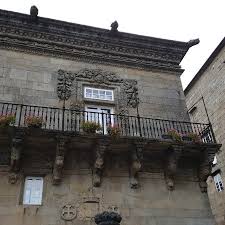 La devoción que despertaba el camino de santiago llegó a los oídos de los reyes católicos, que deciden emprender regia peregrinación en 1488. Balconada Del Hostal De Los Reyes Catolicos Picture Of Santiago De Compostela Province Of A Coruna Tripadvisor