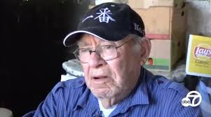 Fans mourn death of local legend Bill Elwell who was slinging burgers until  98