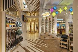 Tüm pull and bear erkek, kadın ürünlerine uygun fiyatlara sizleri bekliyor! Pull Bear Store Barcelona Spain