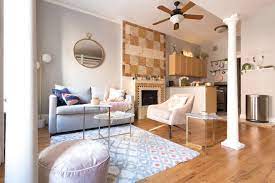 A 325 Square Foot Nyc Studio Is Cute And Sophisticated Apartment Bedroom Decor Apartment Decor Small Apartment Interior