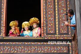 Check spelling or type a new query. Sejam Menjadi Pengantin Minang Di Istana Pagaruyung 2 Republika Online