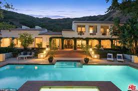 Zillow has 6 homes for sale in malibu ca matching estate compound. James Cameron Puts Massive 16 000 Square Foot Malibu Compound On The Market For Whopping 25million Aktuelle Boulevard Nachrichten Und Fotogalerien Zu Stars Sternchen