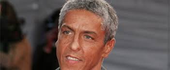 Richard anconina, qui joue un des copains de michel clément, rejouera à nouveau avec coluche dans tchao pantin. Le Retour Du Grand Samy Bondy Blog