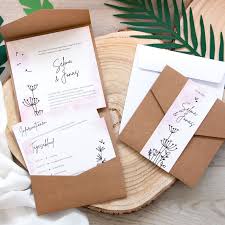 Hochzeitseinladung Pocketfold Kraftpapier Sommerwiese Rosa In 2020 Hochzeitseinladung Einladungen Und Rosa Hochzeitseinladungen