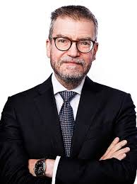 Roger Fischer's Instagram, Twitter & Facebook