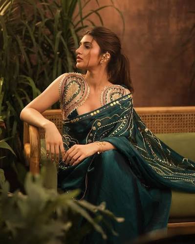Sreeleela just turned this look into a royal moment 👑💖 @sreeleela14 [  Sreeleela, Beauty, Fashion, Glam ] #koimoi