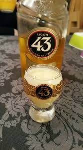 Eerst Een Klein Laagje Melk Dan Licor 43 En Dan Een Klein Laagje Sinaasappelsap Alcoholische Dranken Drankjes Drank