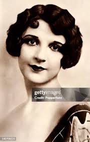 25 Sally Phipps Photos & High Res Pictures